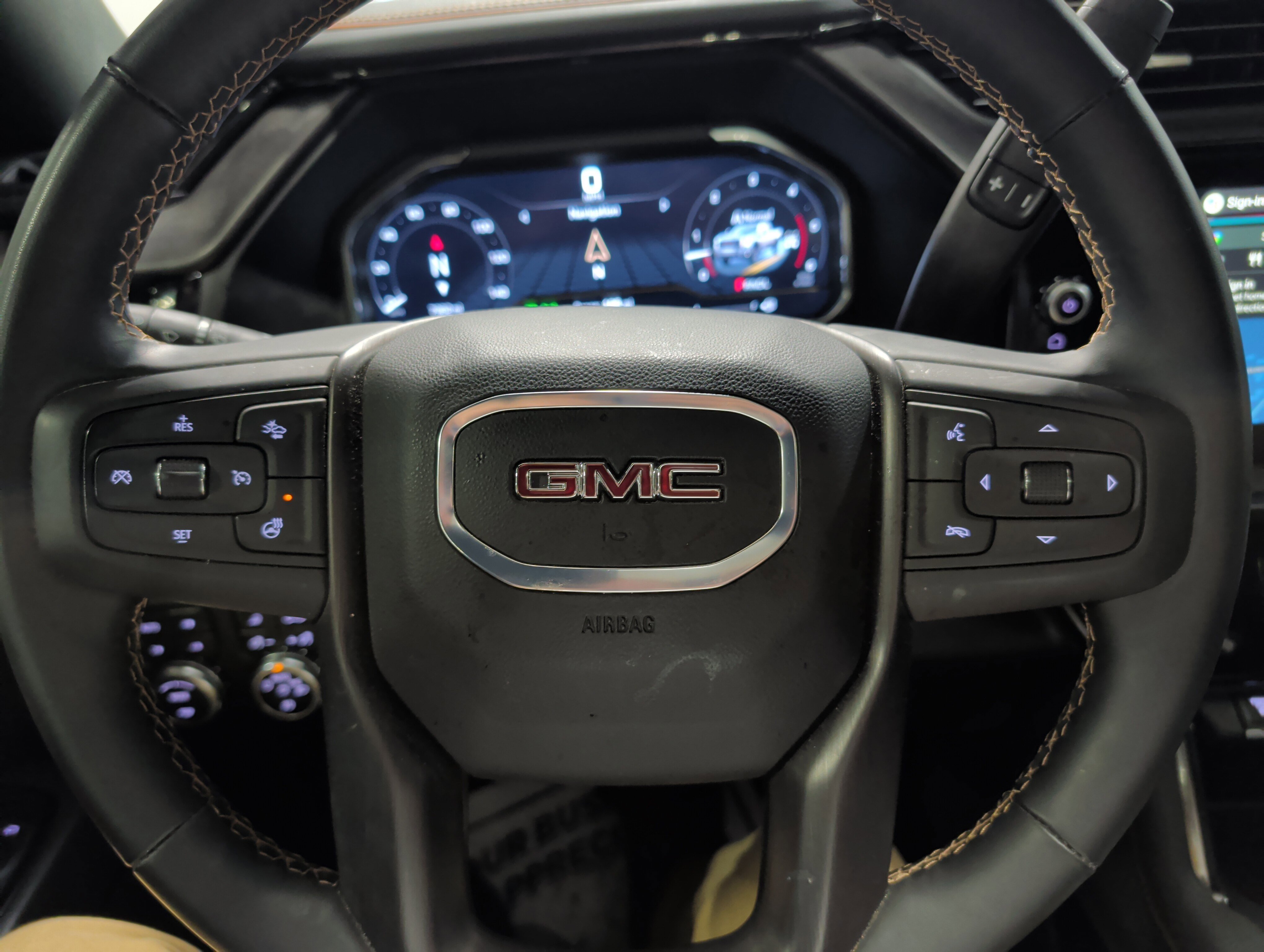 Used 2025 GMC Sierra 2500 AT4 image 9