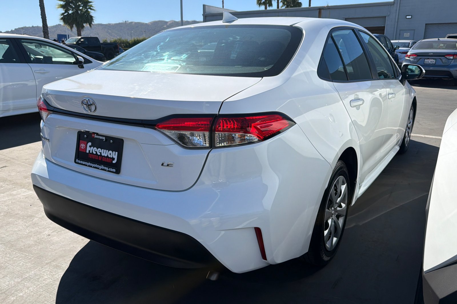 Used 2025 Toyota Corolla LE FWD image 5