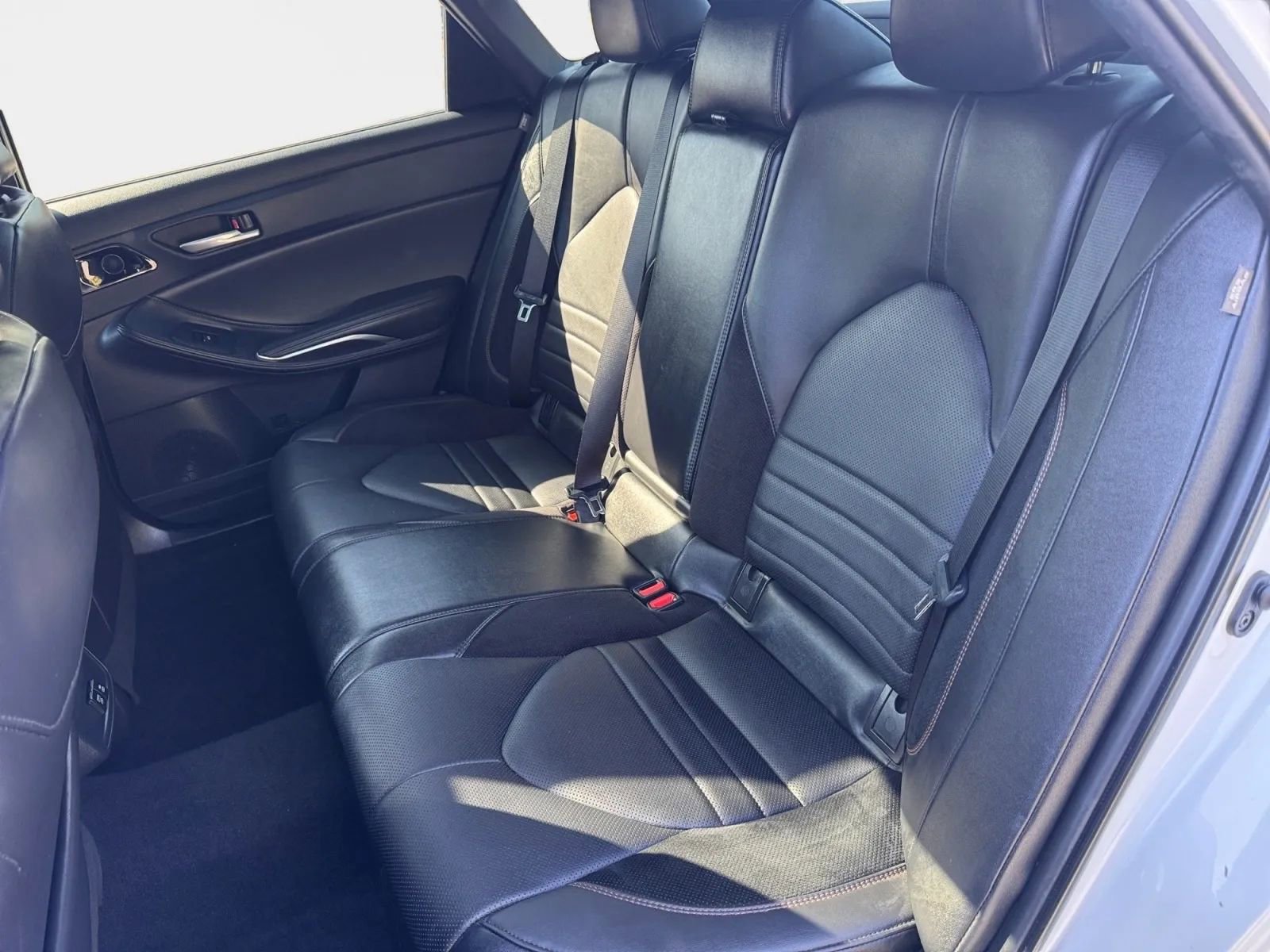 Used 2021 Toyota Avalon XSE FWD image 11