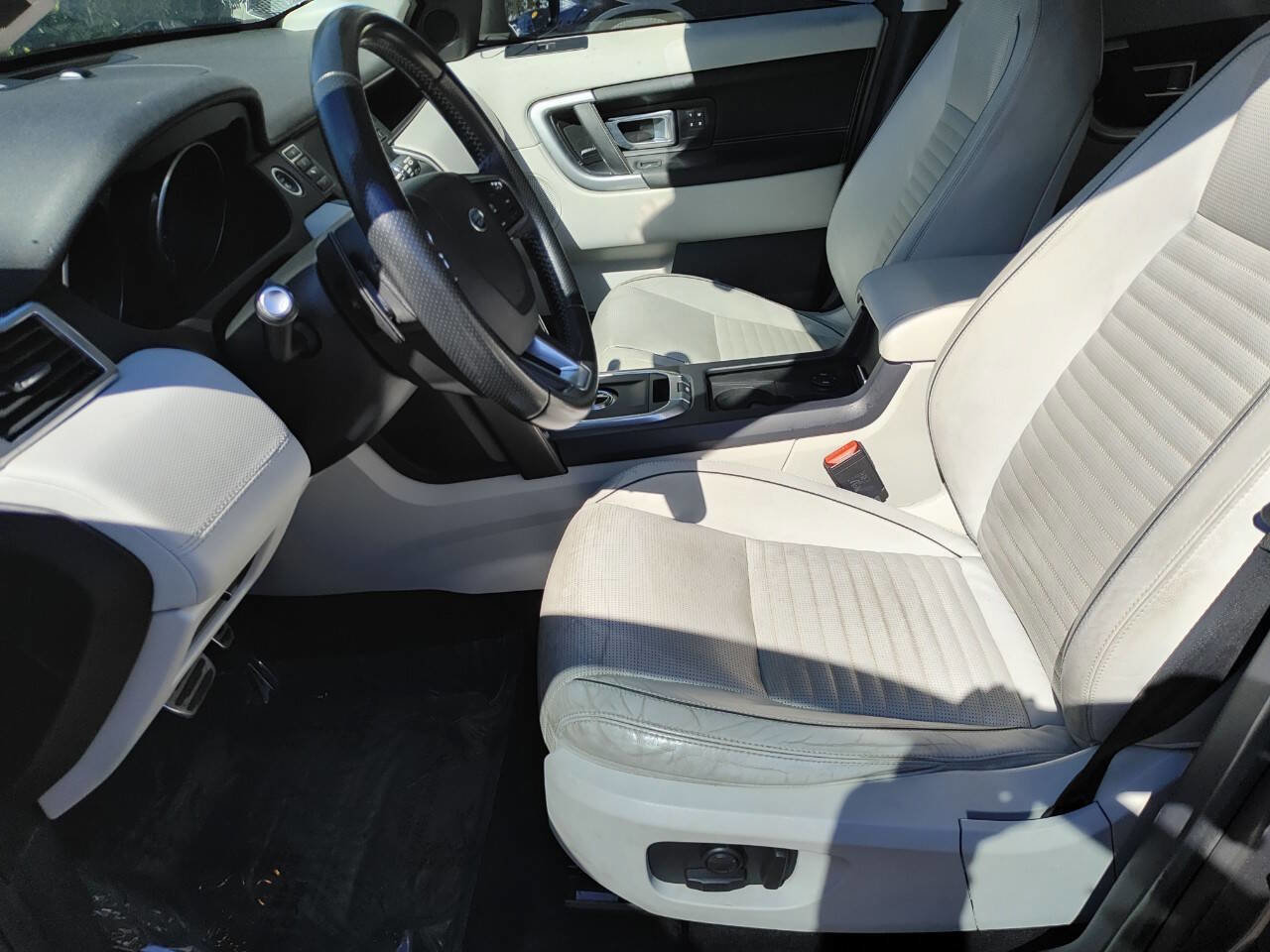 Used 2017 Land Rover Discovery Sport HSE image 22