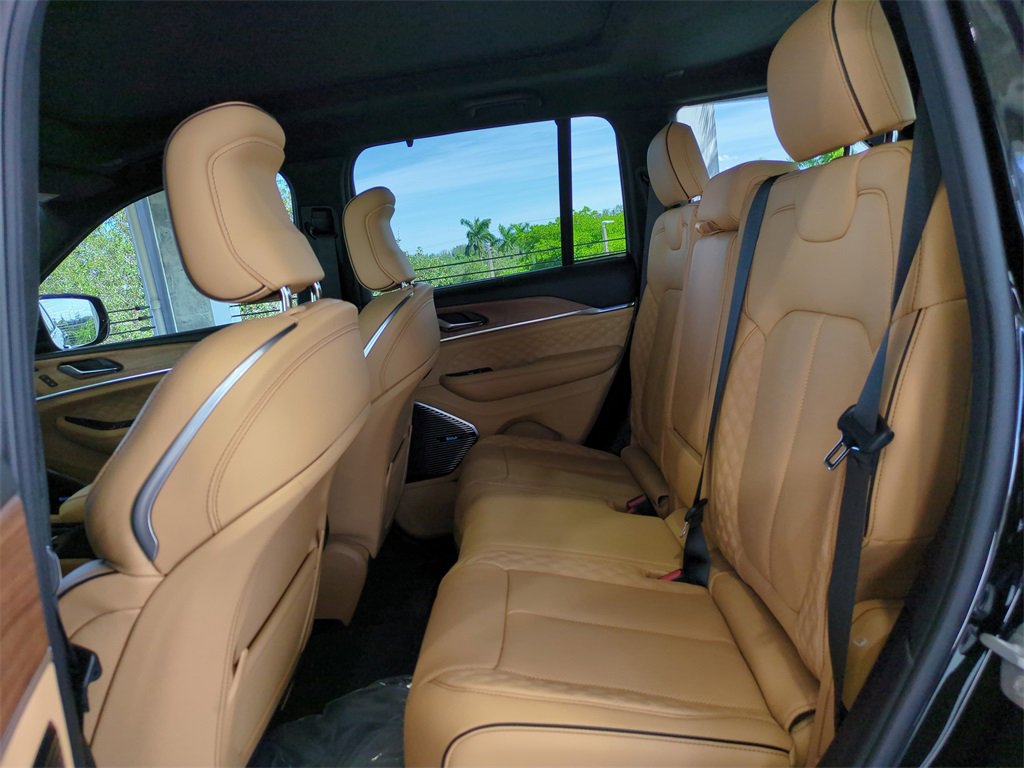 New 2025 Jeep Grand Cherokee Summit image 15