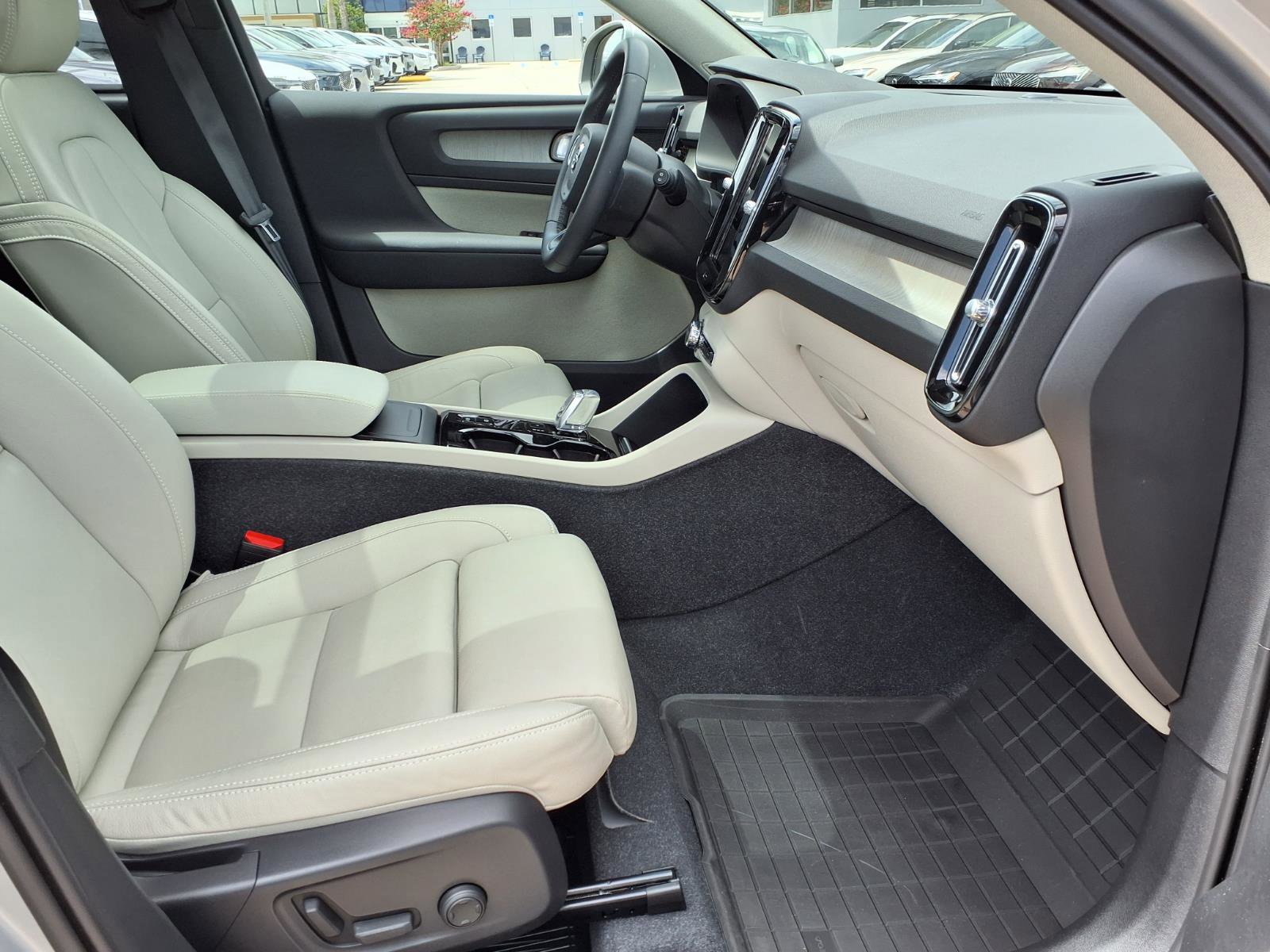 Certified 2023 Volvo XC40 B5 Plus w/ Protection Package Premier AWD/4WD image 11