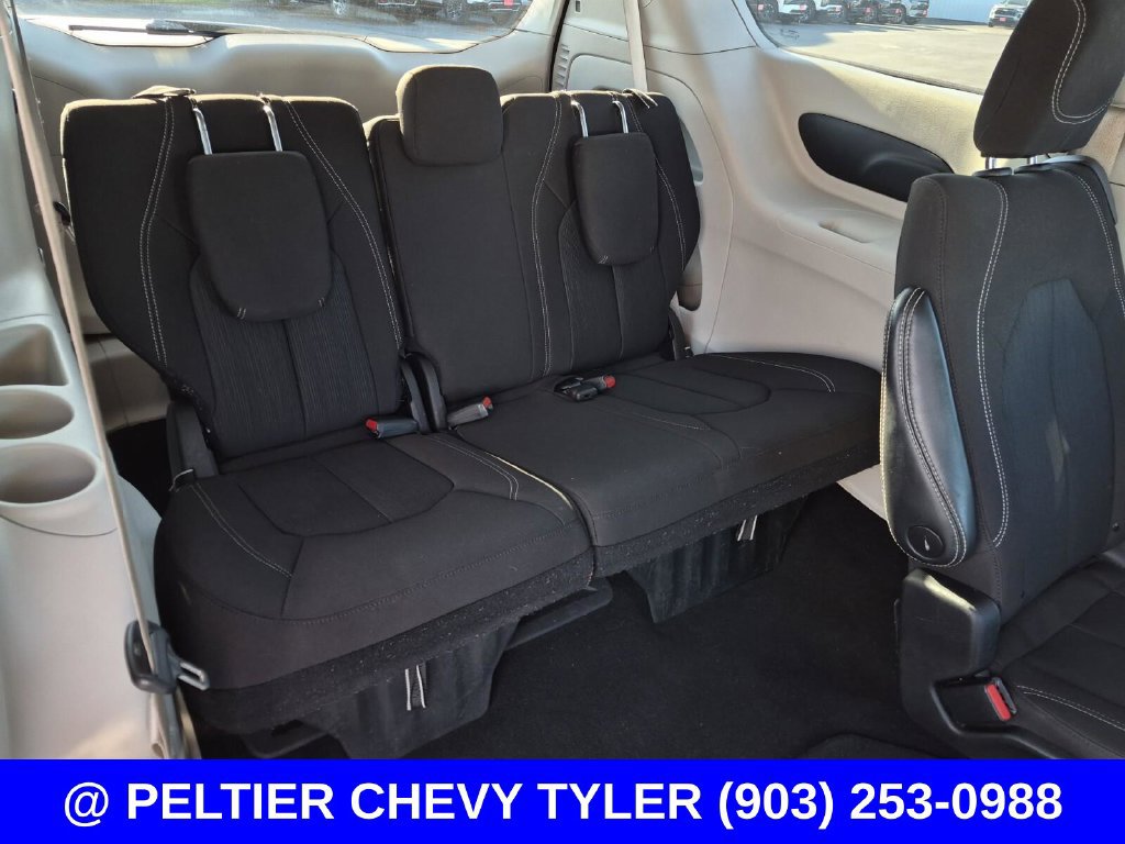 Used 2023 Chrysler Voyager LX FWD image 16