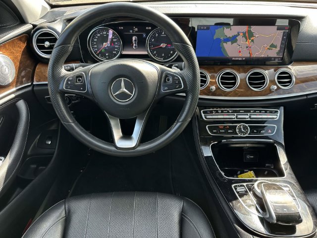 Used 2018 Mercedes-Benz E 300 4MATIC image 4
