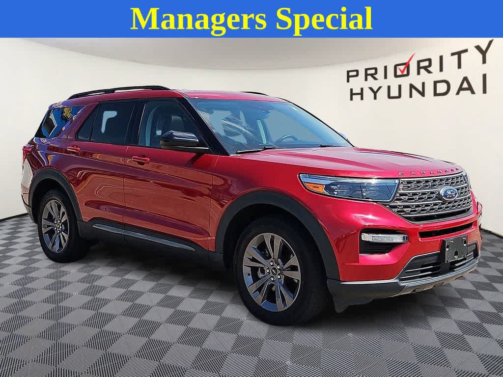Used 2022 Ford Explorer XLT w/ Equipment Group 202A AWD/4WD image 3