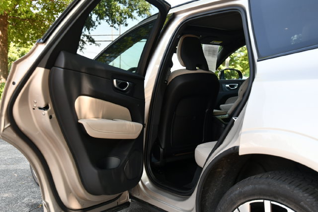 Used 2026 Volvo XC60 B5 Plus AWD/4WD image 18