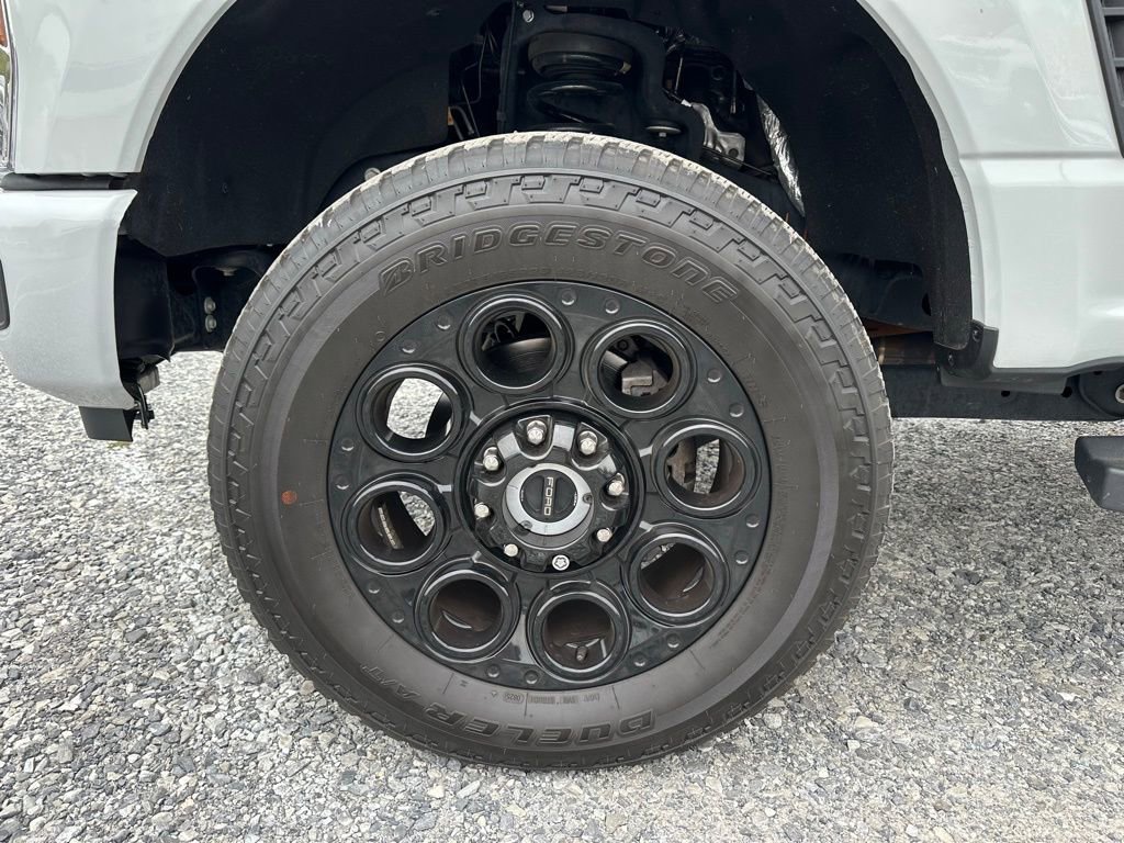Used 2025 Ford F250 XLT w/ Black Appearance Package image 3