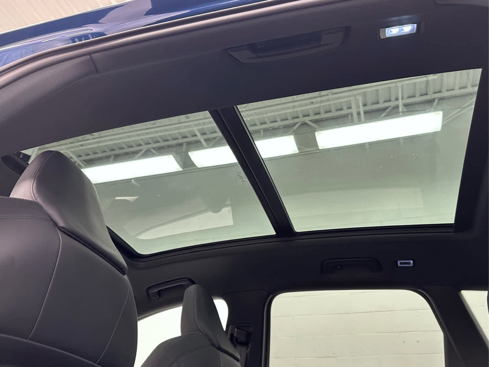 Used 2025 Audi SQ6 e-tron Prestige w/ 21" Black Optic Wheel Package image 39