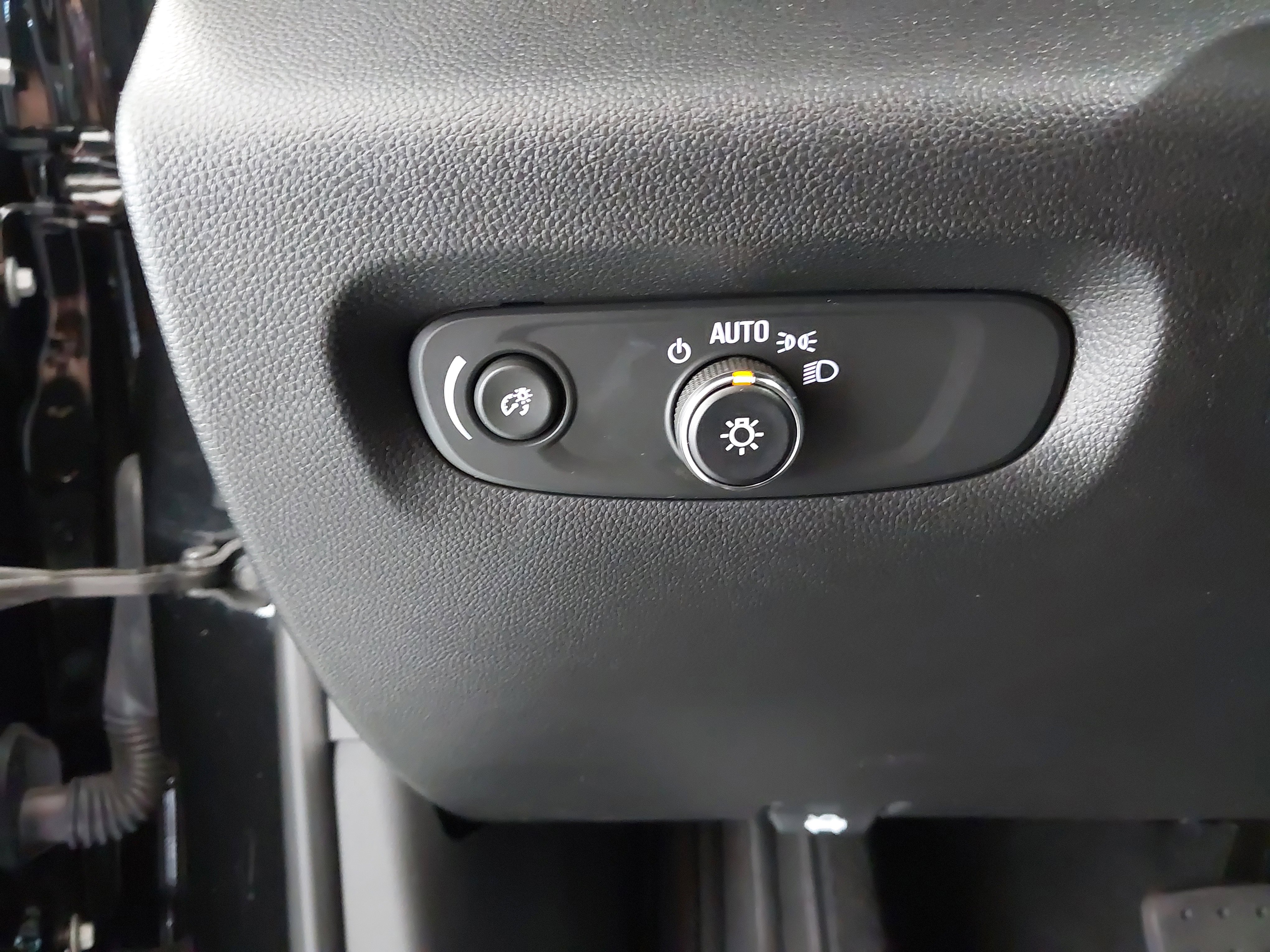 Used 2023 Chevrolet Traverse LT image 24