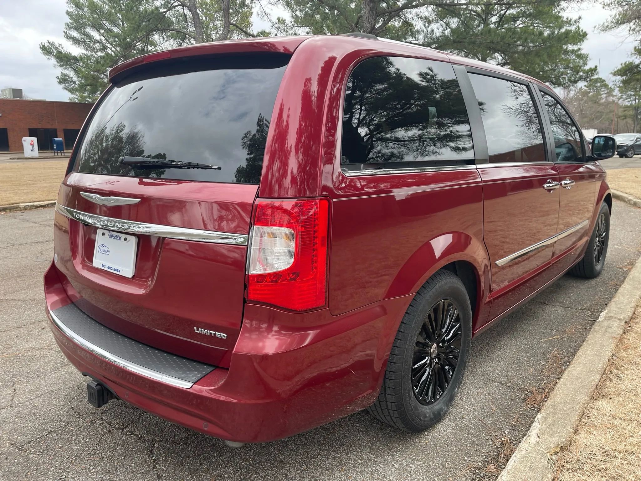 Used 2014 Chrysler Town & Country Limited w/ Luxury Group image 5