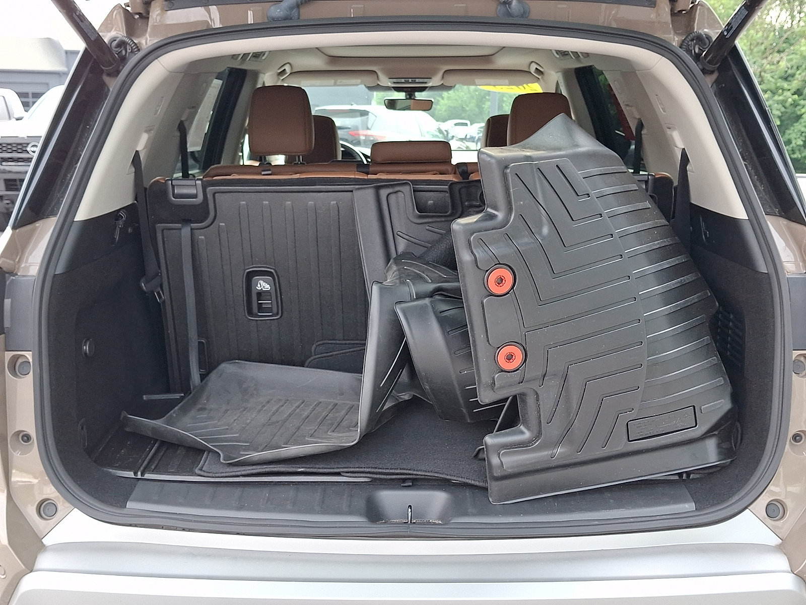 Certified 2023 Nissan Pathfinder Platinum w/ Cargo Package AWD/4WD image 32