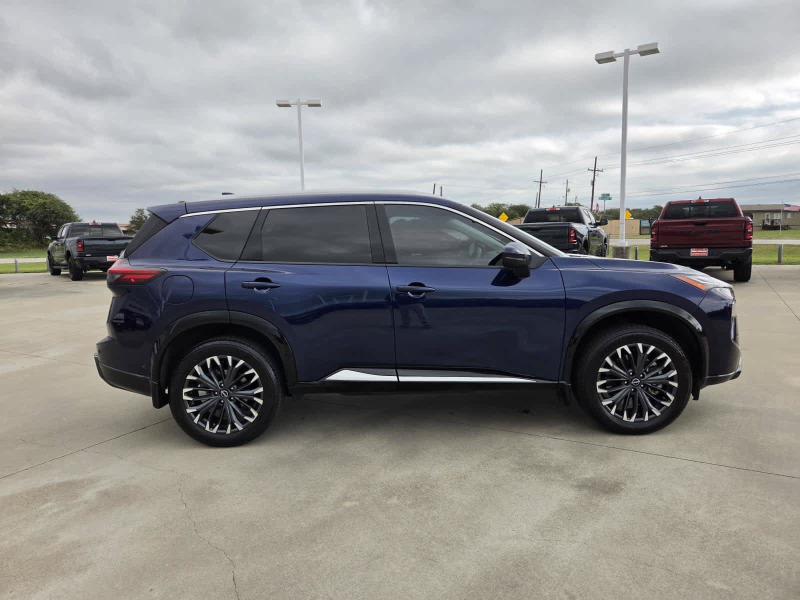 Used 2026 Nissan Rogue Platinum w/ Tech Package AWD/4WD image 6
