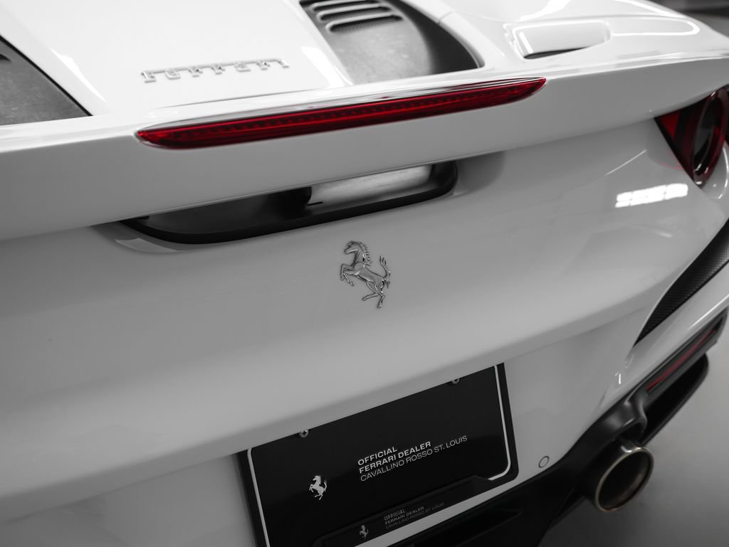 Certified 2022 Ferrari F8 Tributo RWD image 34