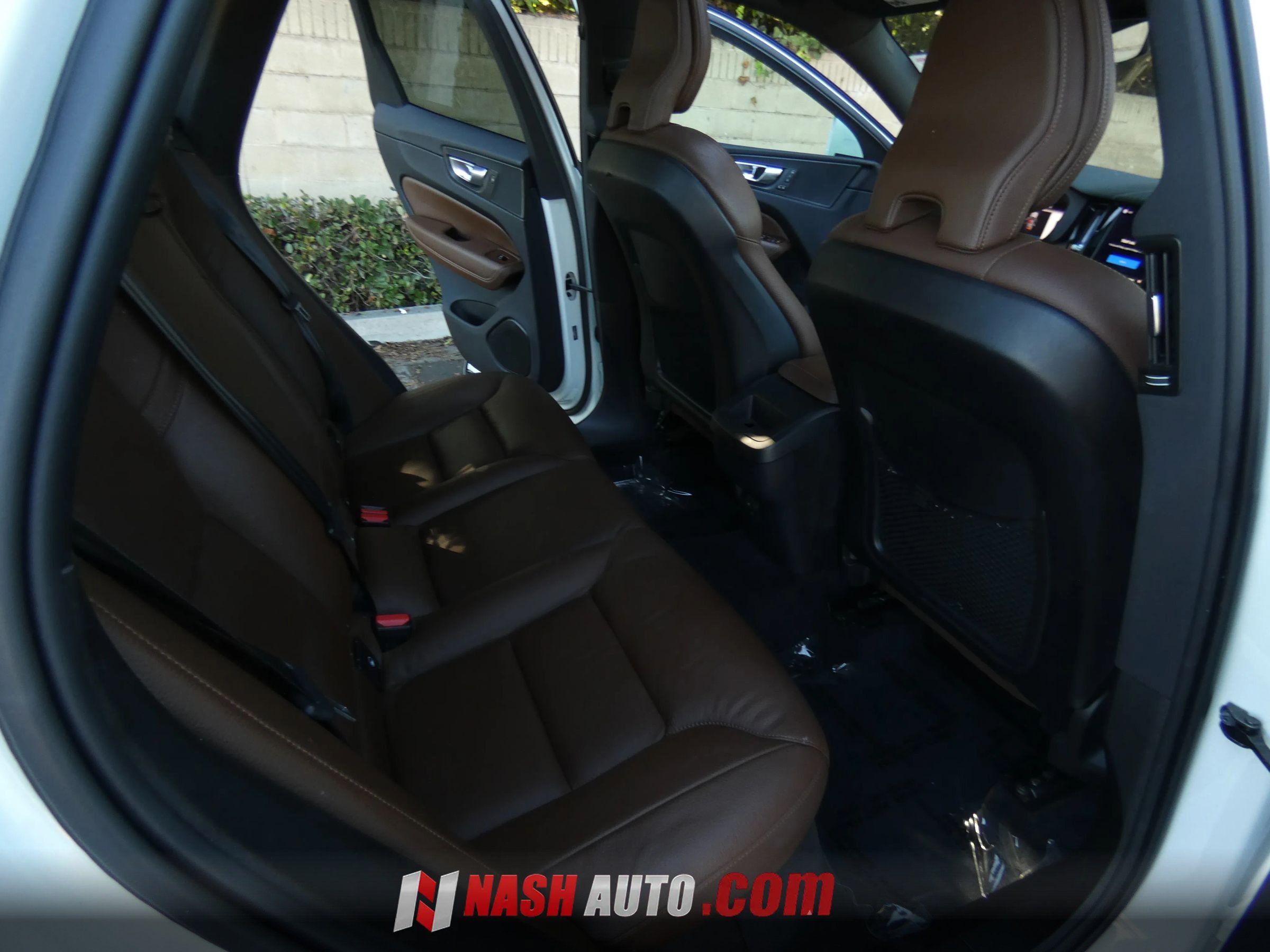 Used 2022 Volvo XC60 B5 Momentum AWD/4WD image 36
