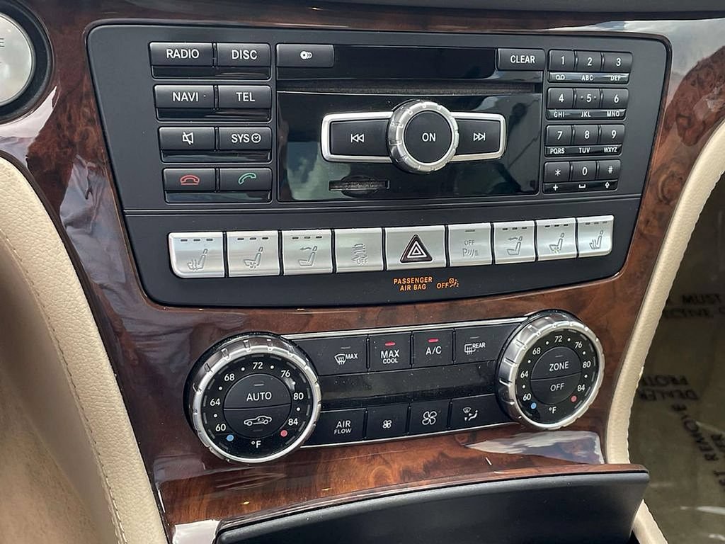 Used 2014 Mercedes-Benz SL 550 image 25