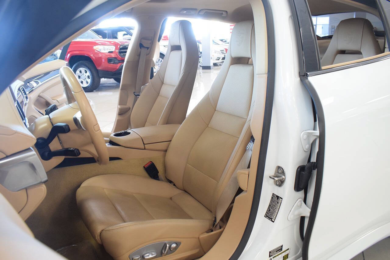 Used 2016 Porsche Panamera AWD/4WD image 51