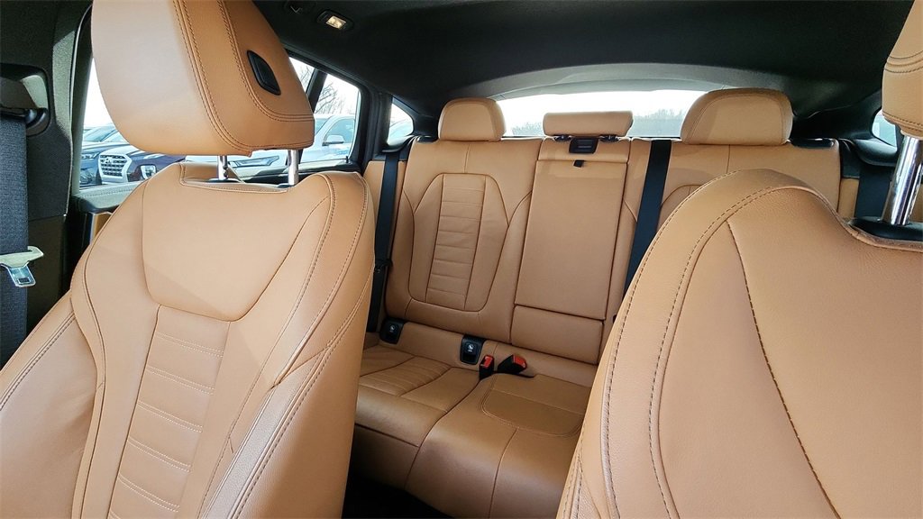 Used 2022 BMW X4 M40i image 12