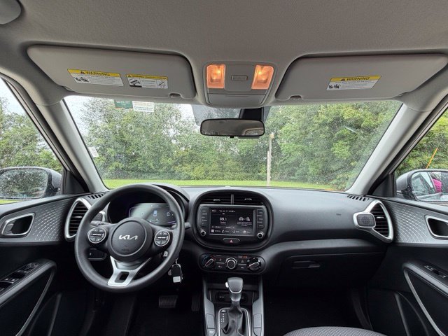 Used 2025 Kia Soul LX w/ LX Technology Package FWD image 28