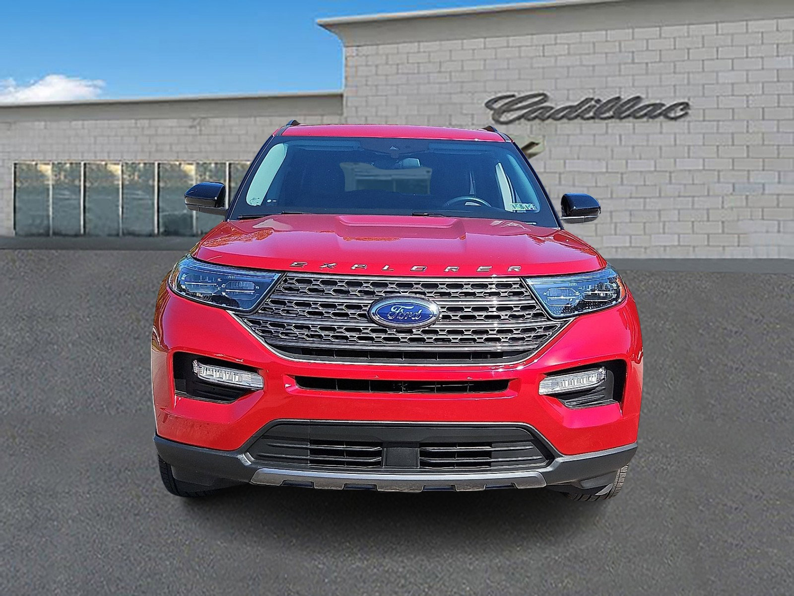 Used 2022 Ford Explorer XLT w/ Equipment Group 202A image 2