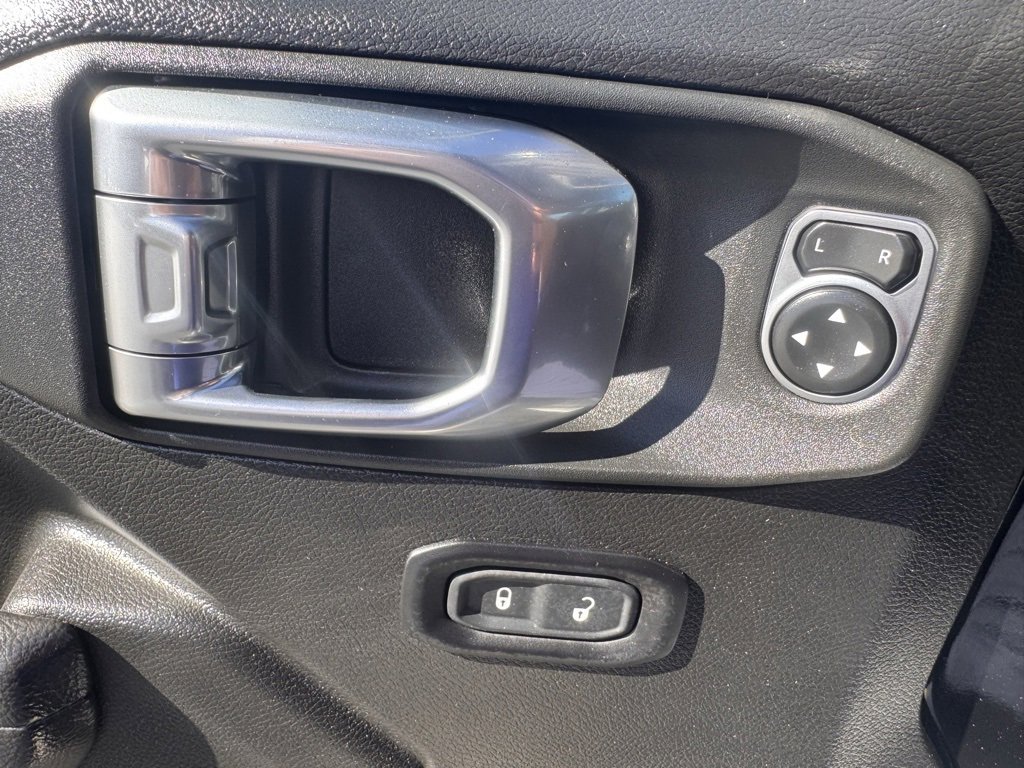 Used 2025 Jeep Gladiator Sport image 9