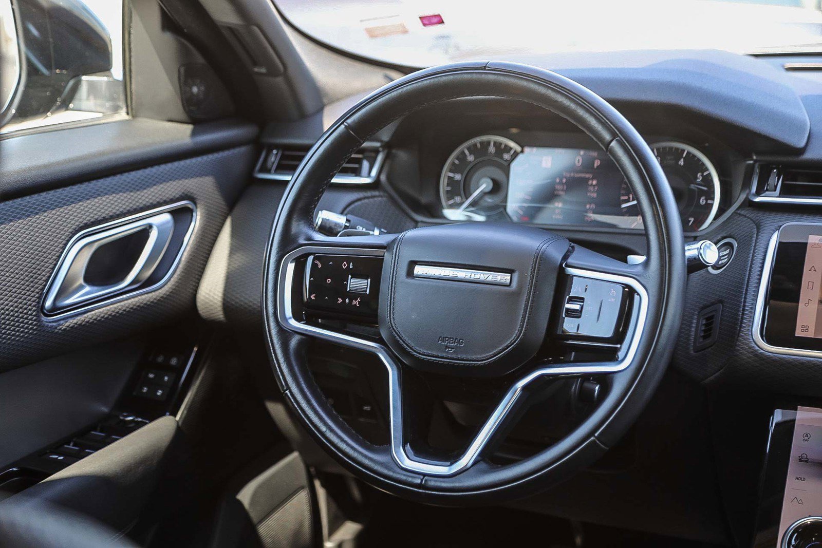 Used 2022 Land Rover Range Rover Velar R-Dynamic S image 15