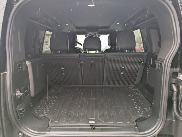New 2026 Land Rover Defender 110 X-Dynamic SE image 16