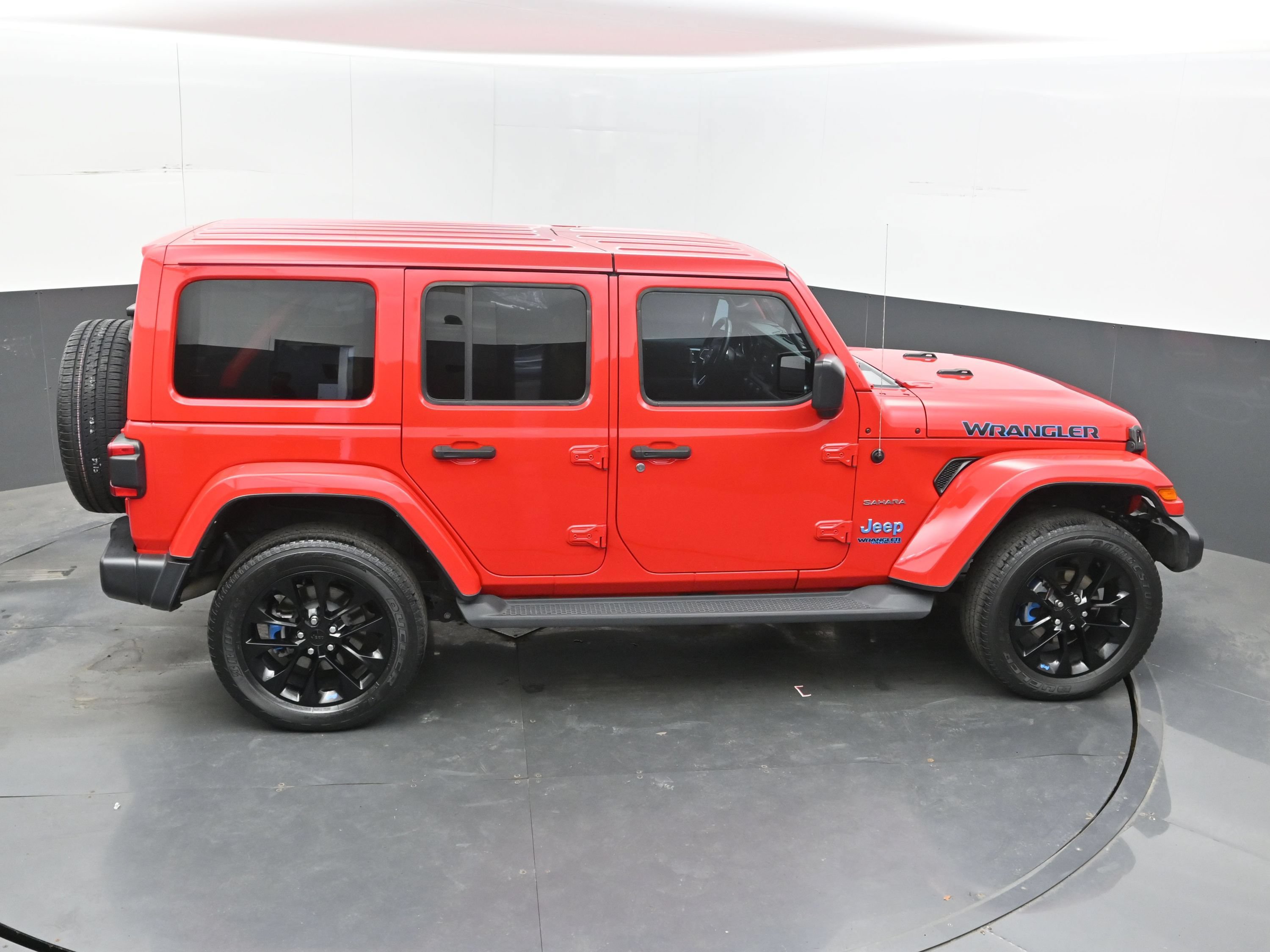 Used 2022 Jeep Wrangler Unlimited Sahara w/ Cold Weather Group AWD/4WD image 39