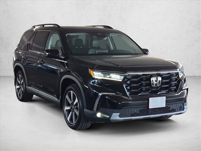 Used 2025 Honda Pilot Touring image 3