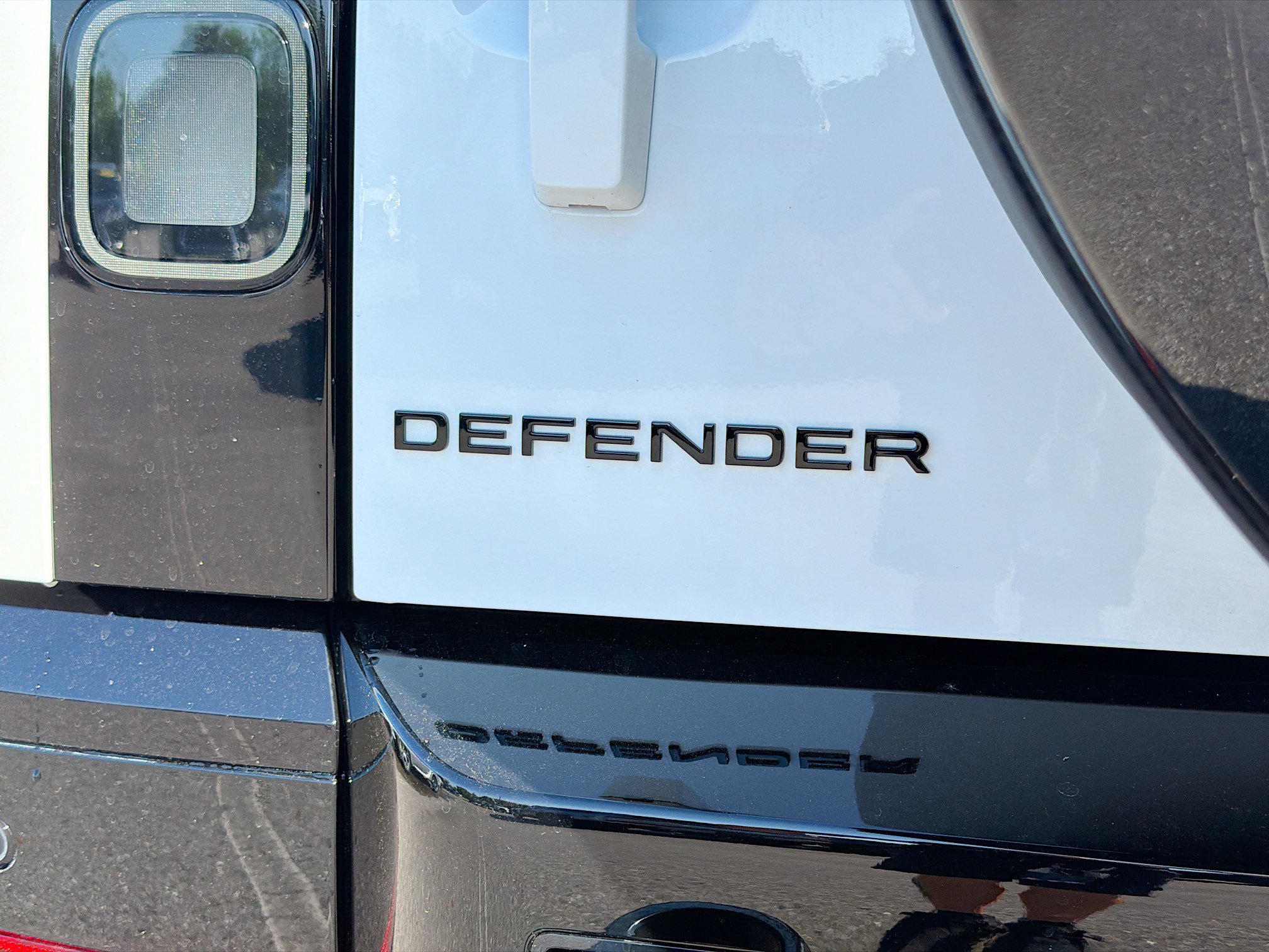 New 2026 Land Rover Defender 130 X-Dynamic SE image 11