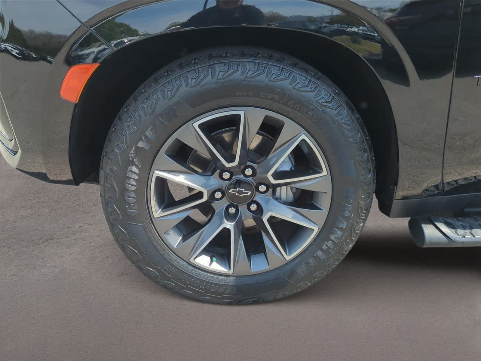 Used 2023 Chevrolet Tahoe Z71 w/ Z71 Off-Road Package AWD/4WD image 10