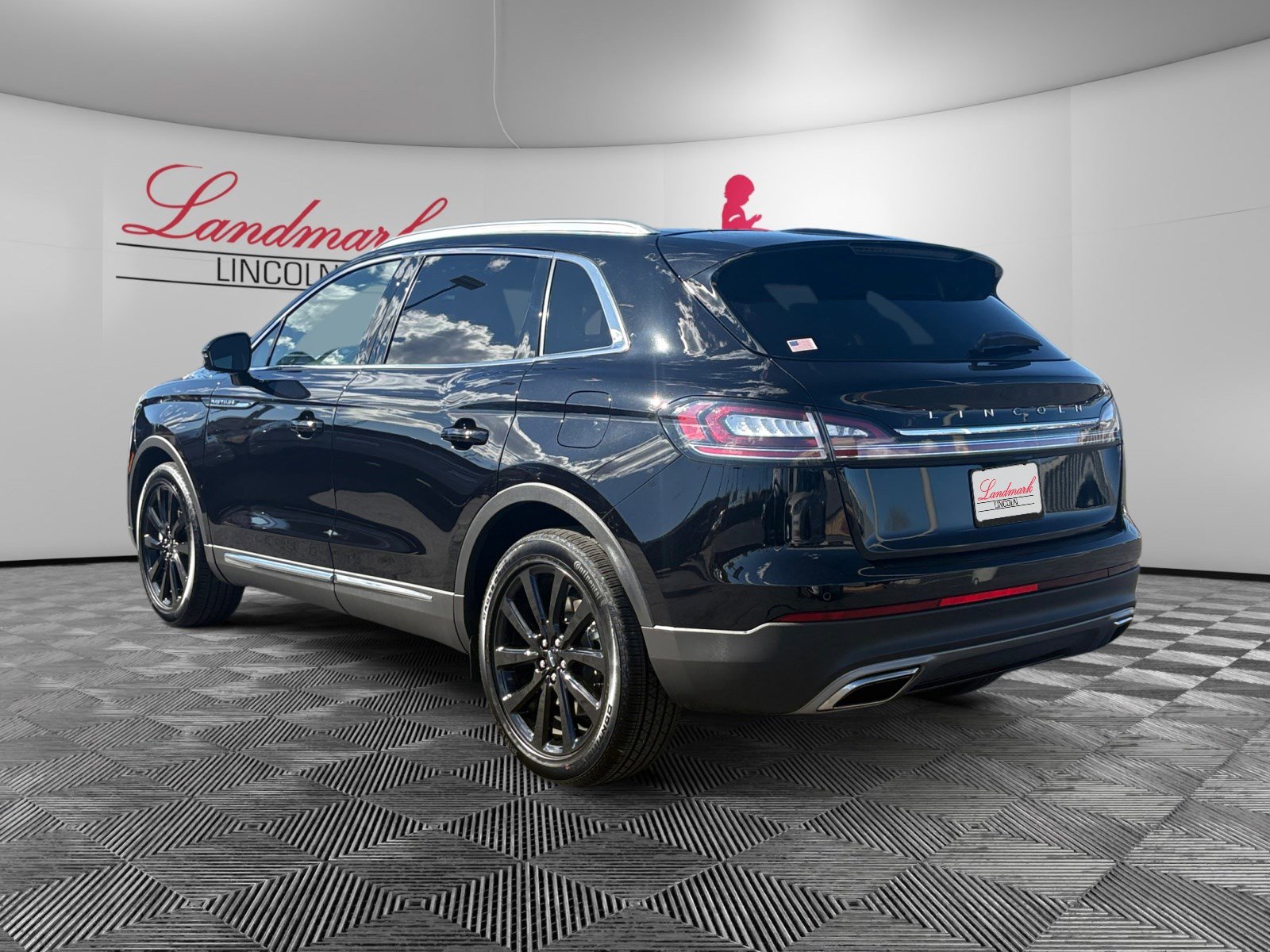 Certified 2023 Lincoln Nautilus Reserve w/ Monochromatic Package image 3