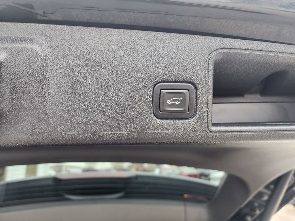 Certified 2023 GMC Terrain SLE w/ Driver Convenience Package image 13