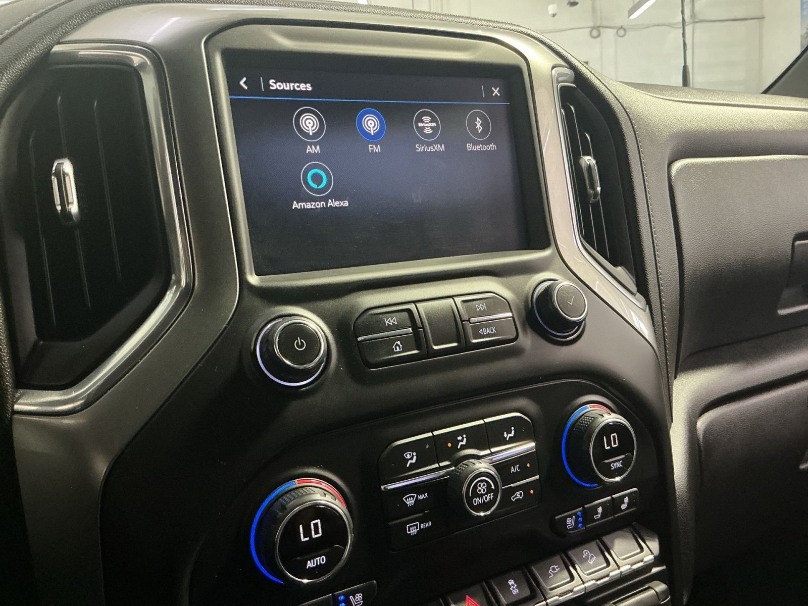 Used 2020 Chevrolet Silverado 2500 LTZ AWD/4WD image 19