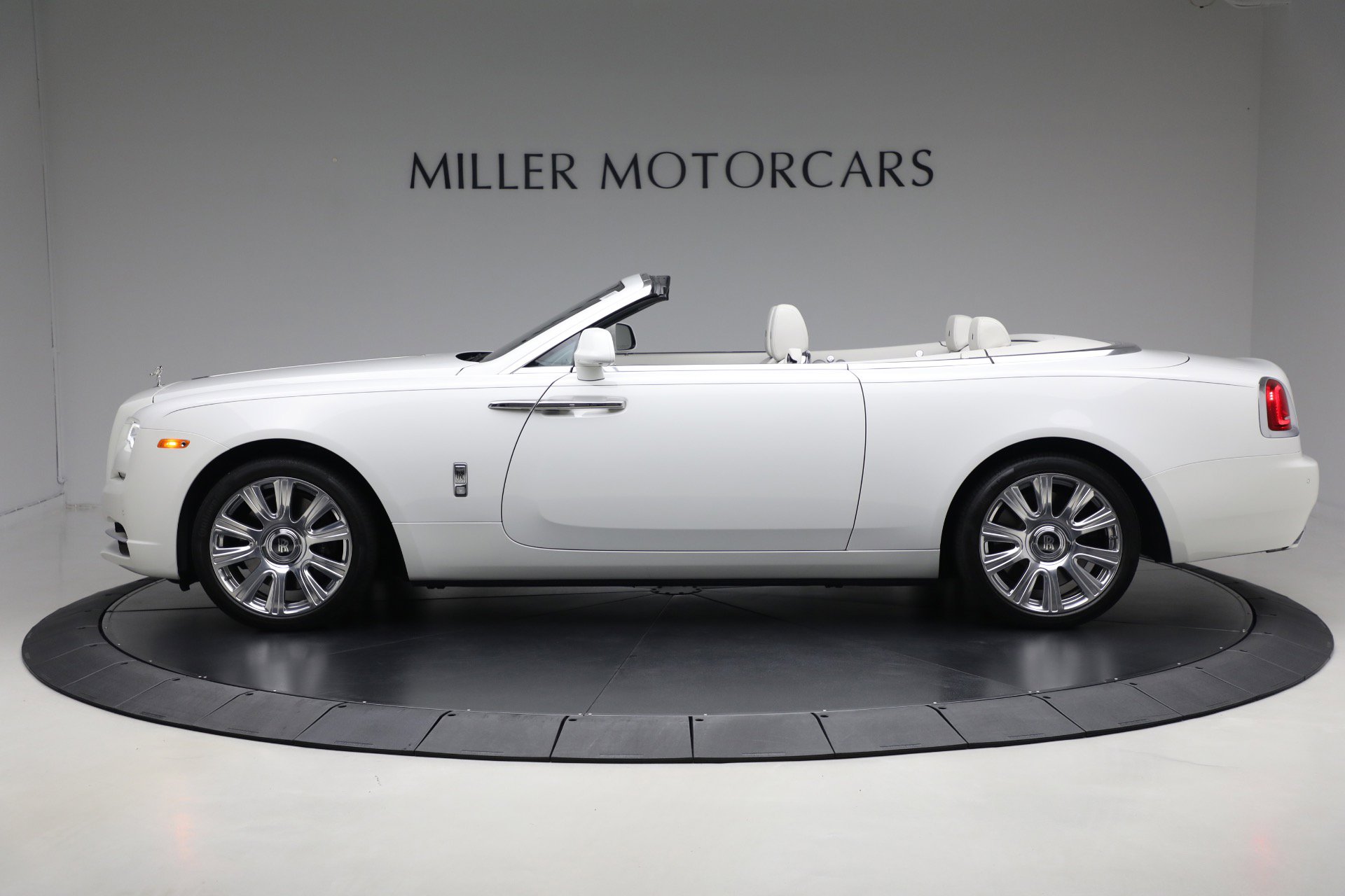 Certified 2018 Rolls-Royce Dawn image 3