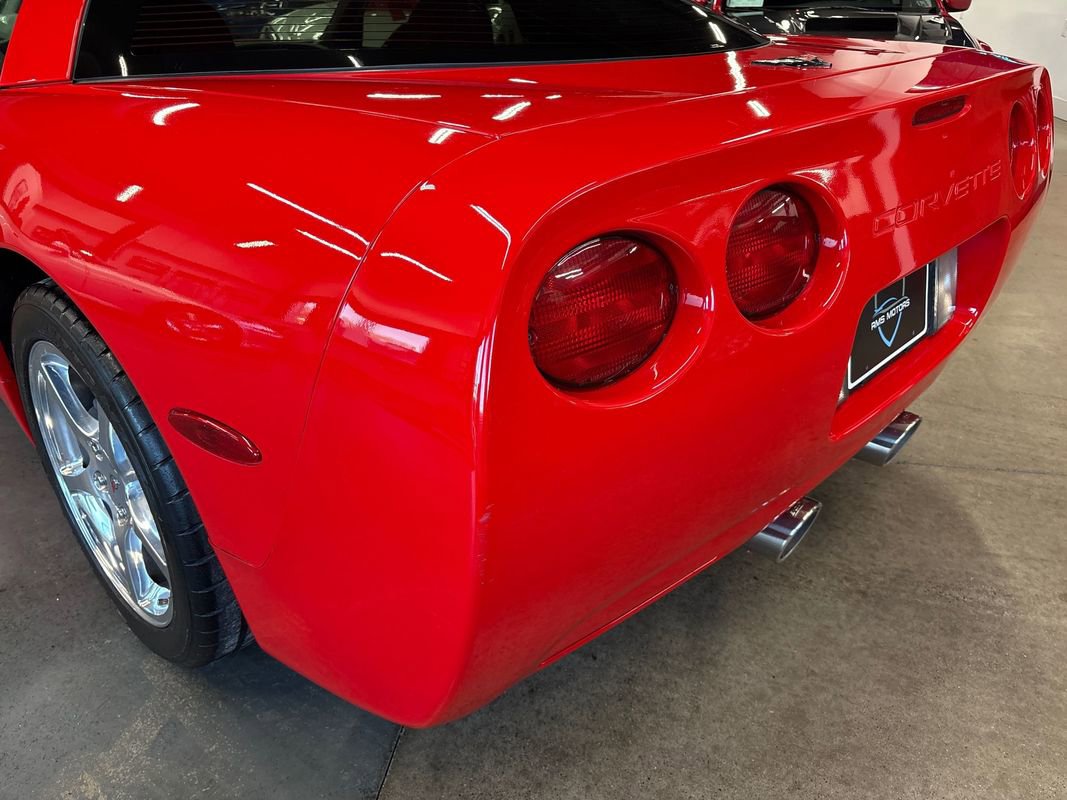 Used 2004 Chevrolet Corvette Coupe w/ Roof Package image 26