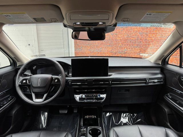 Used 2023 Lincoln Corsair FWD image 12