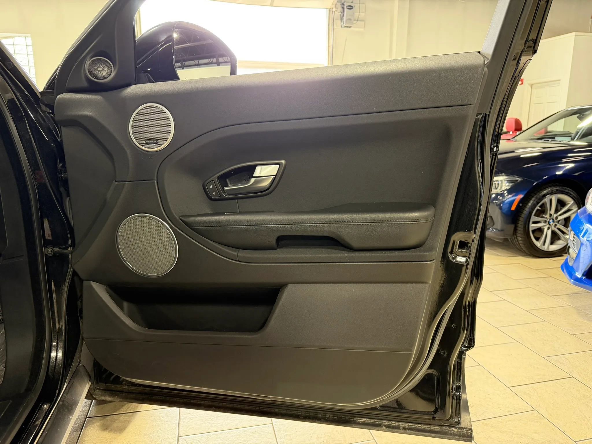 Used 2015 Land Rover Range Rover Evoque Pure Plus AWD/4WD image 35