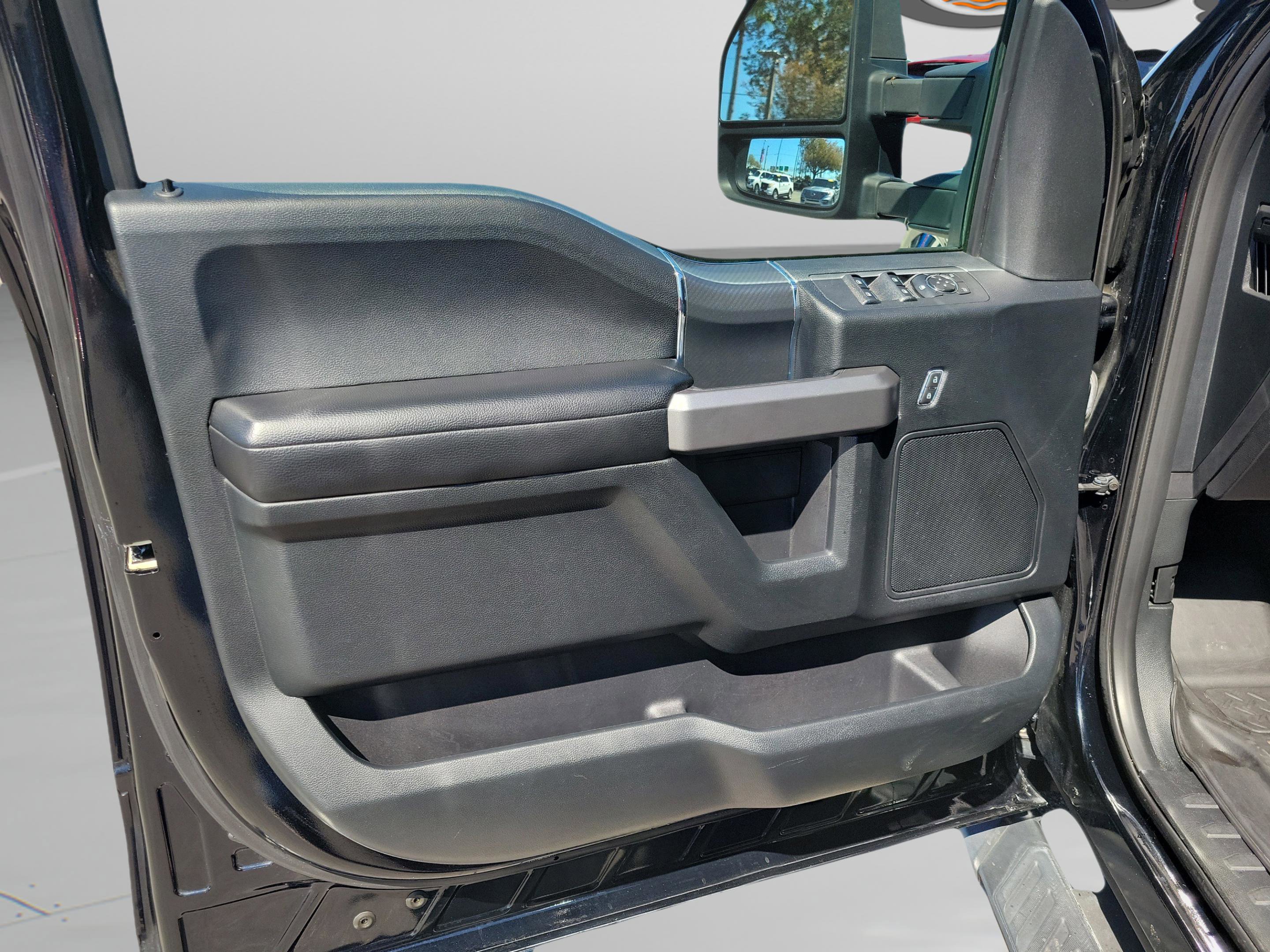 Used 2018 Ford F150 XLT w/ Equipment Group 302A Luxury image 5