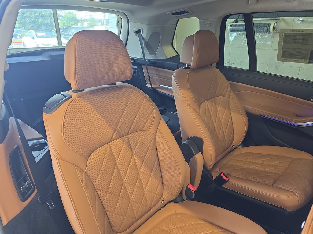 Used 2023 BMW X7 xDrive40i w/ Executive Package AWD/4WD image 14