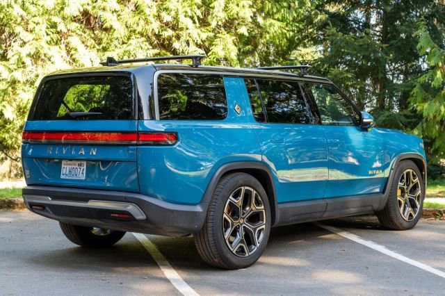 Used 2024 Rivian R1S Launch Edition image 8