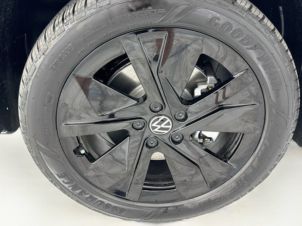 New 2026 Volkswagen Taos SE FWD image 30