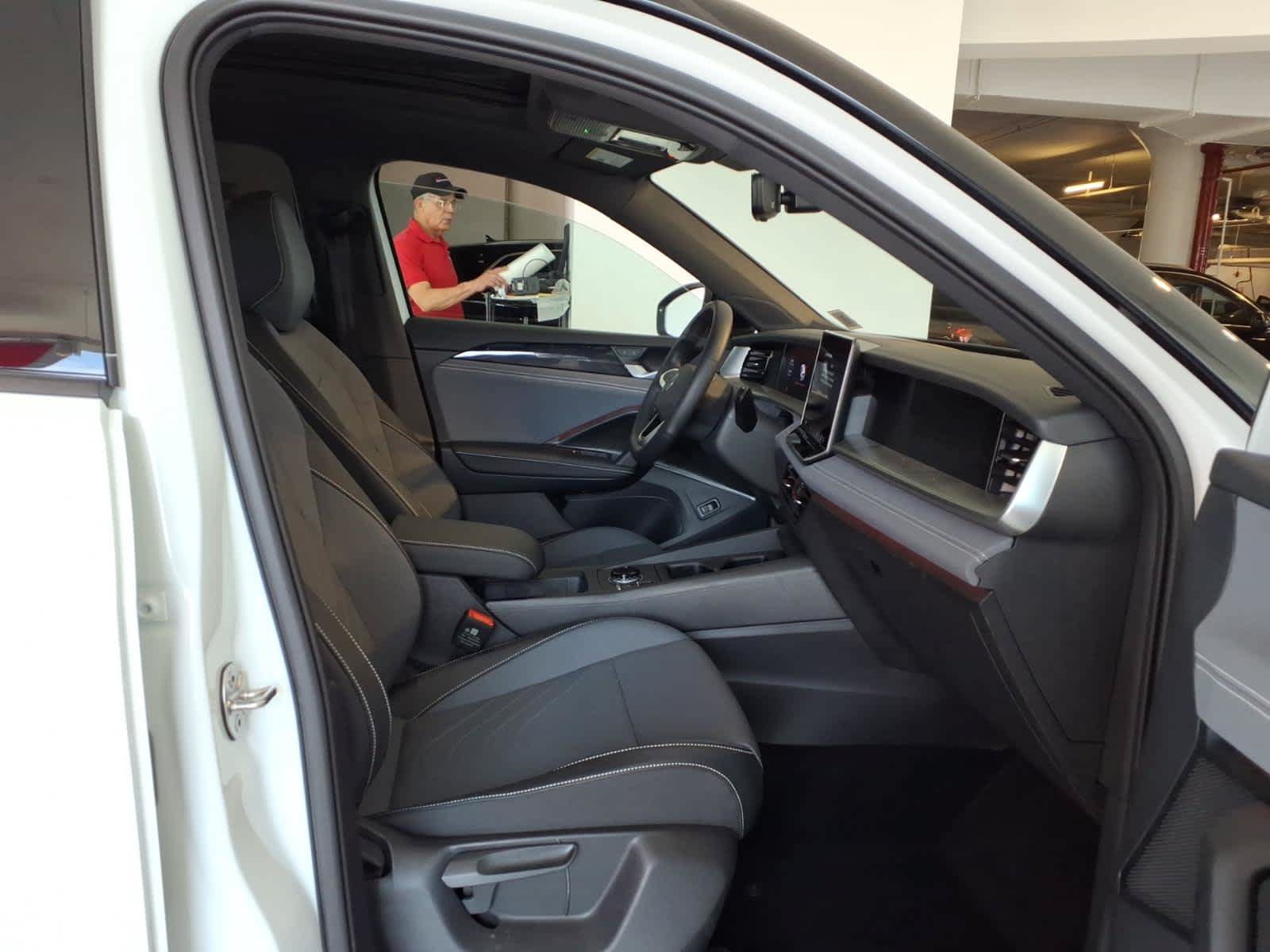 Certified 2026 Volkswagen Tiguan SE R-Line AWD/4WD image 20