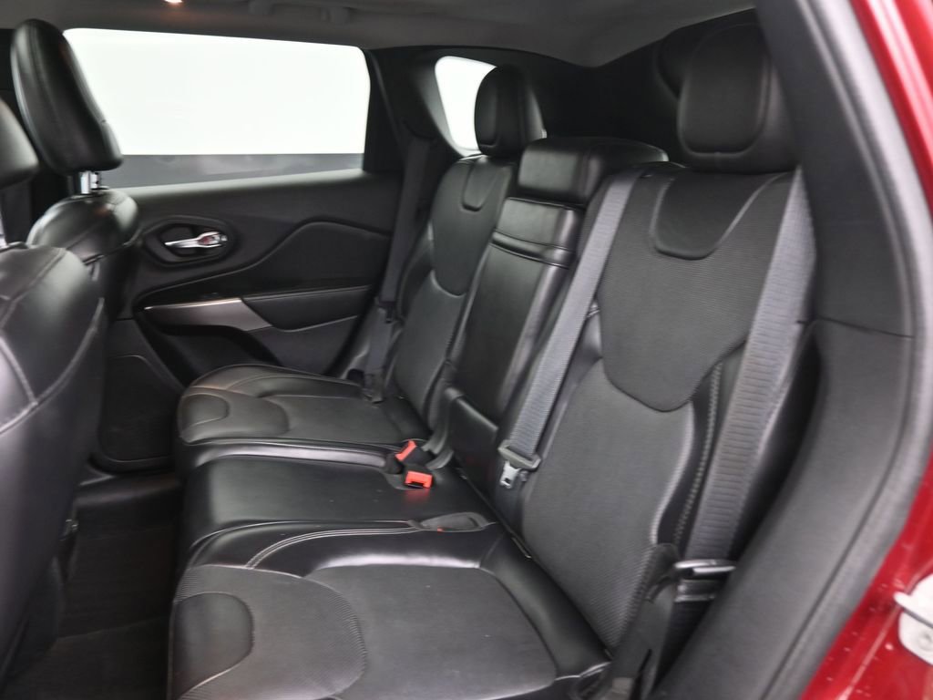 Used 2019 Jeep Cherokee Limited w/ Luxury Group AWD/4WD image 14