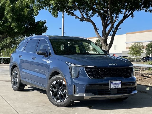Used 2024 Kia Sorento S w/ Panoramic Sunroof Package FWD image 2