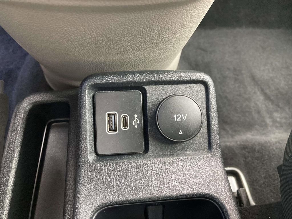 Used 2023 Ford Transit Connect XLT image 25