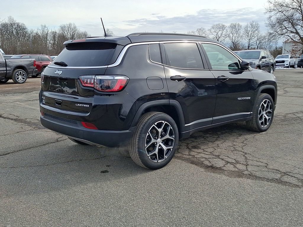 Used 2024 Jeep Compass Limited image 9