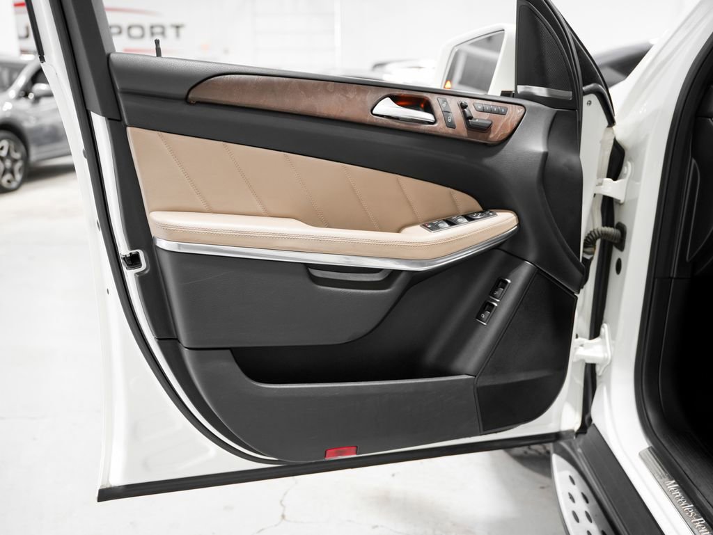 Used 2014 Mercedes-Benz GL 550 4MATIC image 32