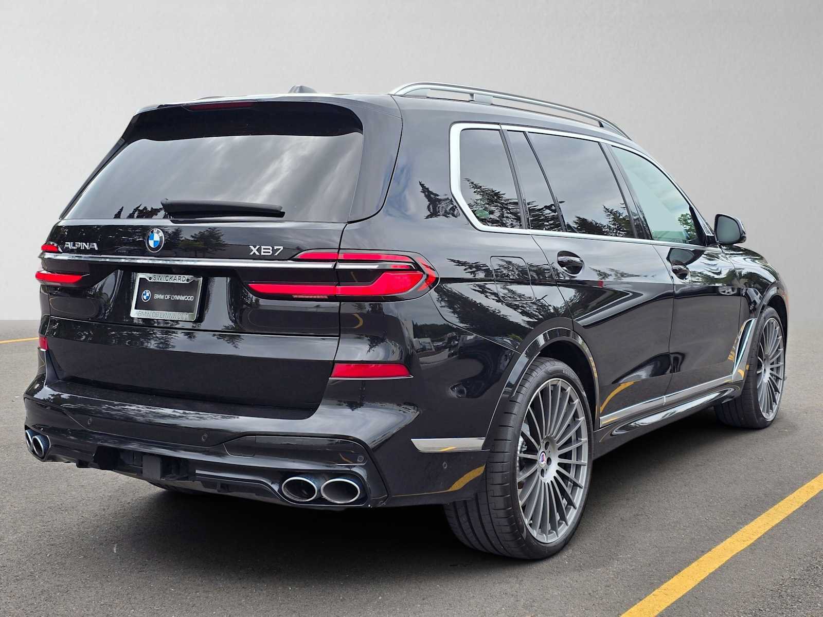 Used 2023 BMW ALPINA XB7 AWD/4WD image 3
