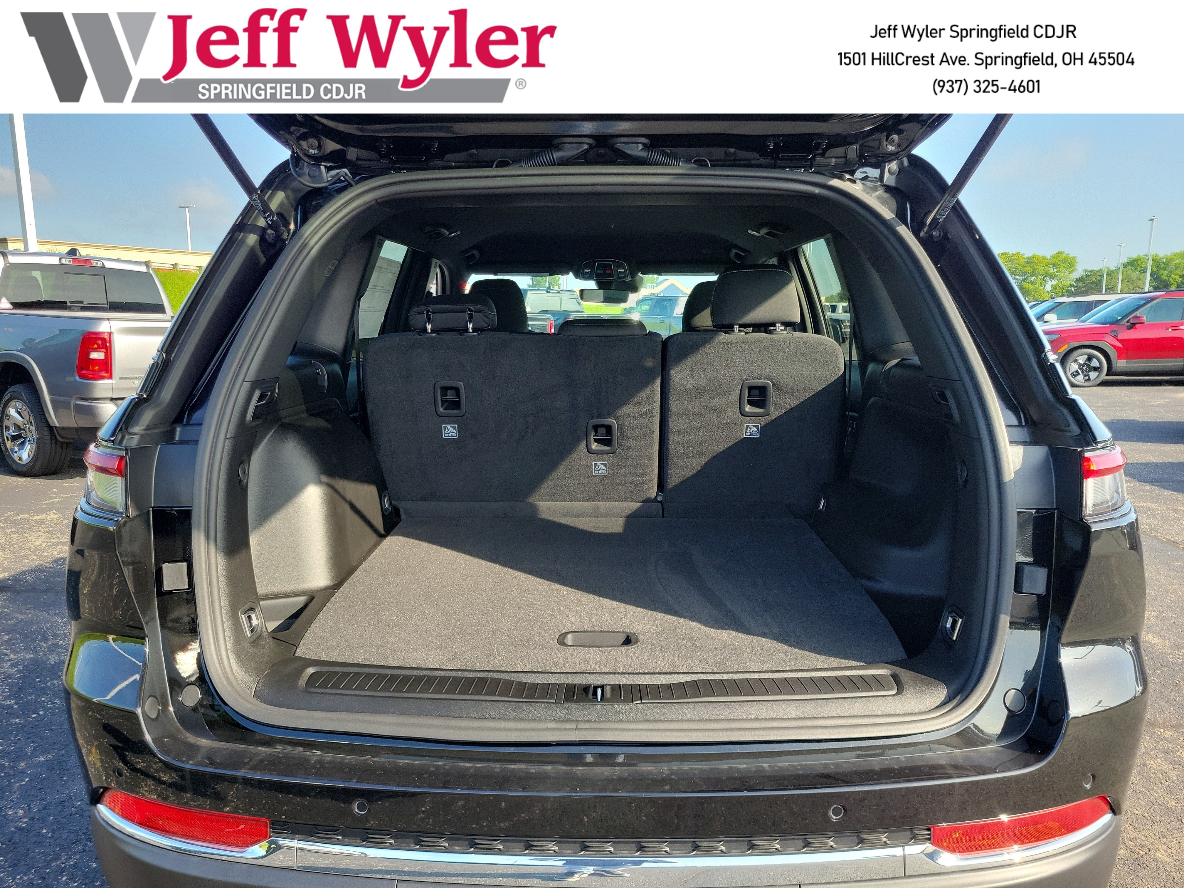 New 2026 Jeep Grand Cherokee Laredo AWD/4WD image 5