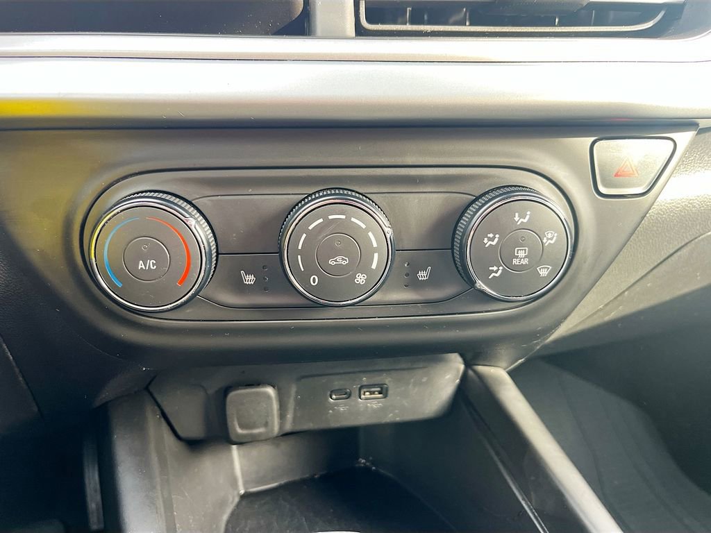 Used 2024 Chevrolet Trax RS FWD image 15